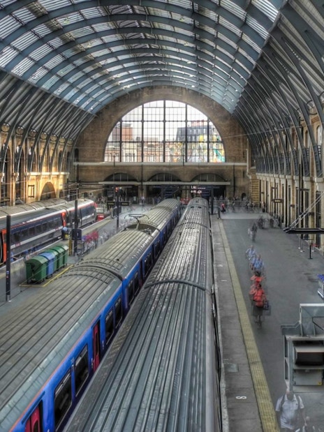 Harry Potter film locations walking tour in London featuring iconic movie sites.