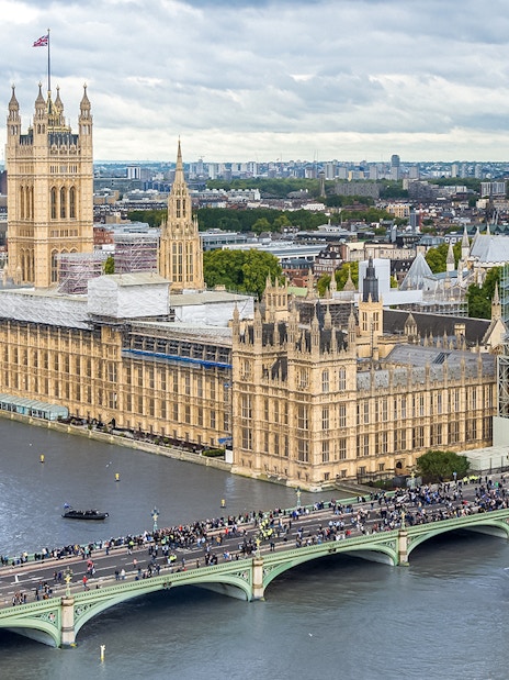 View of the London Eye Ferris wheel from the ground, symbolizing the combo offer of Harry Potter Warner Bros. Studio Tour and London Eye Admission Tickets, saving 37%
