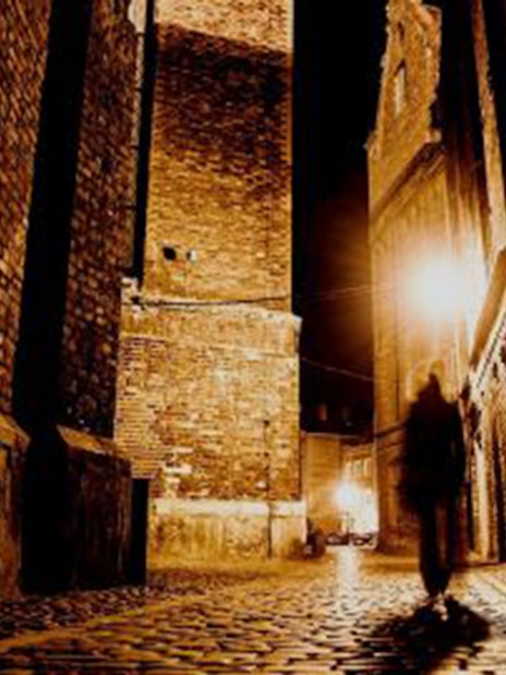 Guided tour group exploring historic alleyway in London on Jack The Ripper & Haunted London Tour.