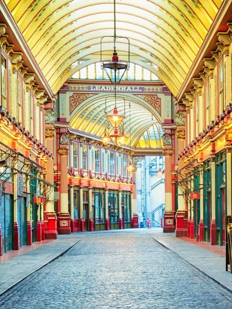 Harry Potter film locations walking tour in London, featuring iconic movie sites.