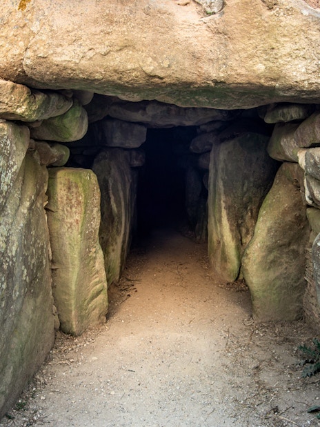 Burial cahmber at West Kennet Long Barrow 