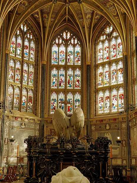 St George's Chapel at Windsor Castle, England, featuring Gothic architecture.